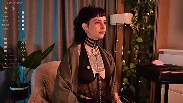 Snapshot of MichaellaMoon chatting on December 2024 07:18:01 PM MichaellaMoon online show from December 2024 07:18:01 PM