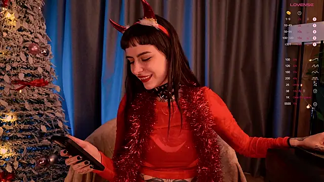 Snapshot of MichaellaMoon chatting on December 2024 11:06:02 PM MichaellaMoon online show from December 2024 11:06:02 PM