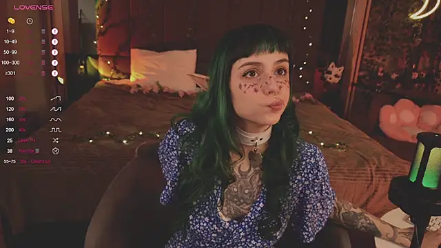 Snapshot of MichaellaMoon chatting on February 2025 12:36:01 PM MichaellaMoon online show from February 2025 12:36:01 PM