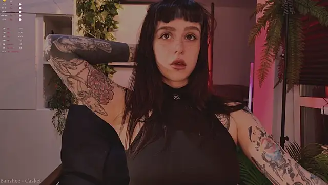 Snapshot of MichaellaMoon chatting on November 2025 06:50:02 PM MichaellaMoon online show from November 2025 06:50:02 PM