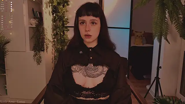 Snapshot of MichaellaMoon chatting on November 2025 03:56:02 PM MichaellaMoon online show from November 2025 03:56:02 PM