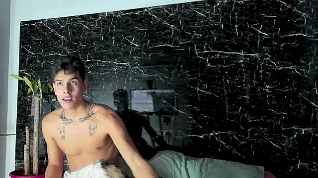 Couplehot  1 online show from December 2024 03:58:01 AM