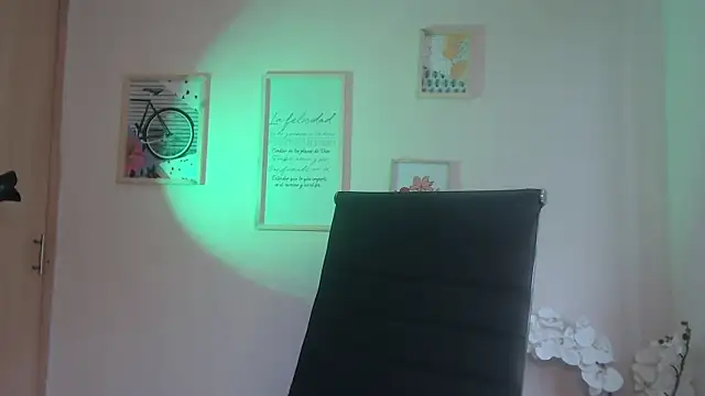 lucy diiaz online show from February 2025 01:56:02 PM