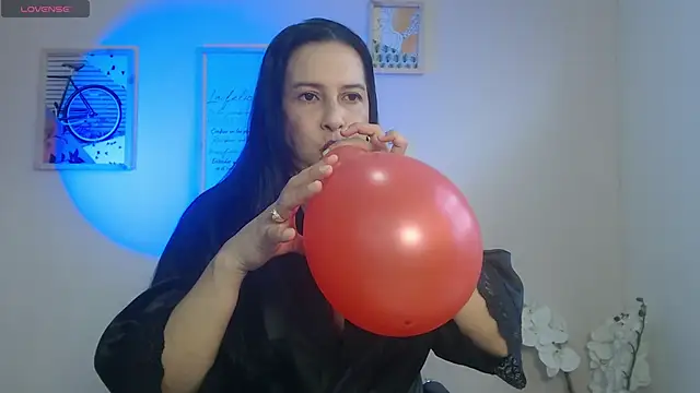 lucy diiaz online show from February 2025 02:02:01 PM