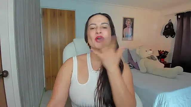 lucy diiaz online show from September 2025 08:03:01 PM