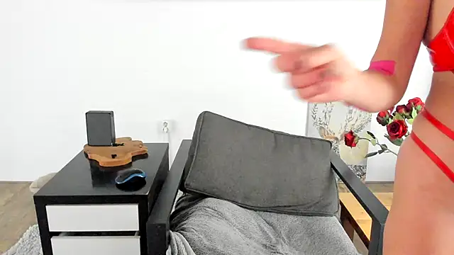 MendiPetite online show from October 2025 08:22:01 PM