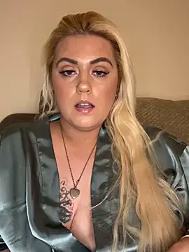 Snapshot of Blondiee3088 chatting on February 2025 08:47:02 PM Blondiee3088 online show from February 2025 08:47:02 PM