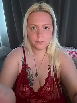 Snapshot of Blondiee3088 chatting on August 2026 08:28:01 AM Blondiee3088 online show from August 2026 08:28:01 AM