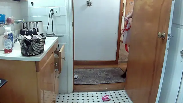 EllaSnow online show from December 2024 05:20:02 PM