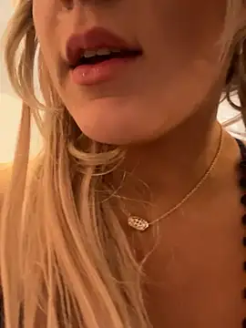 EllaSnow online show from March 2025 05:54:01 AM