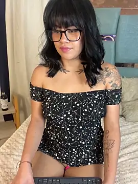 Snapshot of honeyy_mia chatting on October 2025 04:48:01 AM honeyy mia online show from October 2025 04:48:01 AM