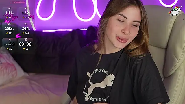 Snapshot of JennyyLuv chatting on November 2025 01:51:02 AM JennyyLuv online show from November 2025 01:51:02 AM