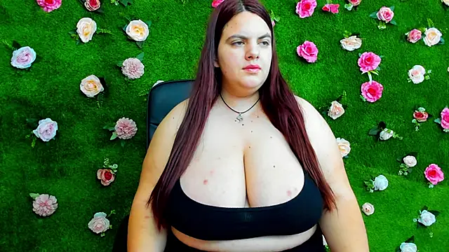 Huge Titties  online show from February 2025 04:53:02 AM