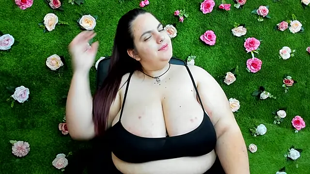Huge Titties  online show from March 2025 04:57:02 AM