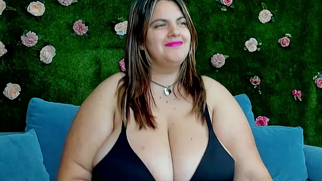 Huge Titties  online show from October 2025 07:11:02 PM
