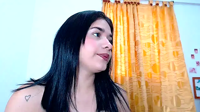 Snapshot of SaraBlosson chatting on February 2025 10:13:01 PM SaraBlosson online show from February 2025 10:13:01 PM