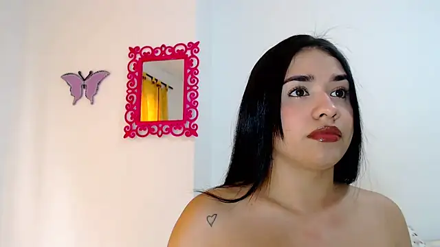 Snapshot of SaraBlosson chatting on March 2025 08:27:01 PM SaraBlosson online show from March 2025 08:27:01 PM