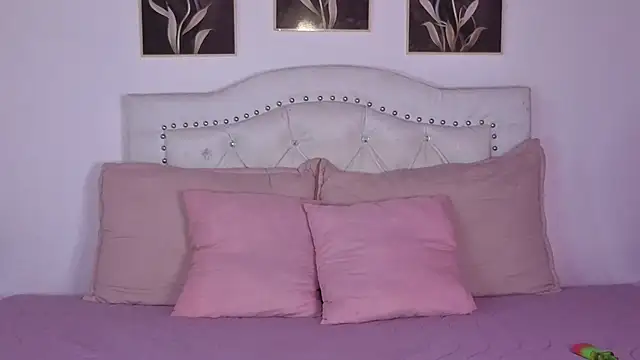 Snapshot of AnneGagner chatting on September 2025 10:58:02 PM AnneGagner online show from September 2025 10:58:02 PM