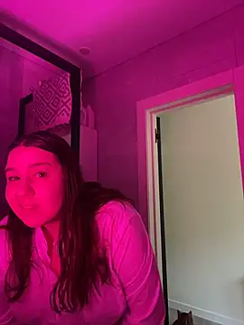 Snapshot of SuzieMurray chatting on May 2026 08:21:01 AM SuzieMurray online show from May 2026 08:21:01 AM