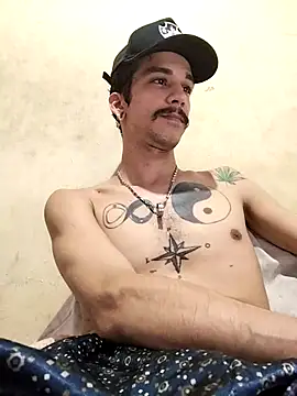 Snapshot of gatobranco001 chatting on March 2025 12:10:02 AM gatobranco001 online show from March 2025 12:10:02 AM
