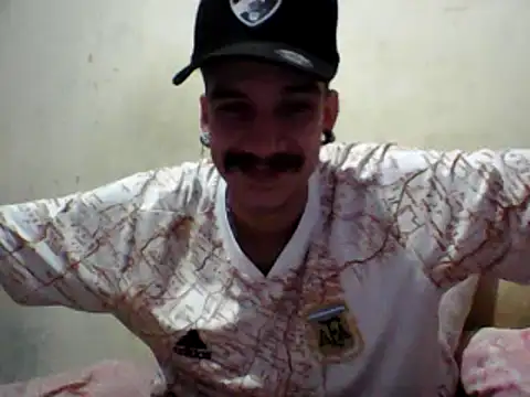 Snapshot of gatobranco001 chatting on March 2025 07:42:02 PM gatobranco001 online show from March 2025 07:42:02 PM