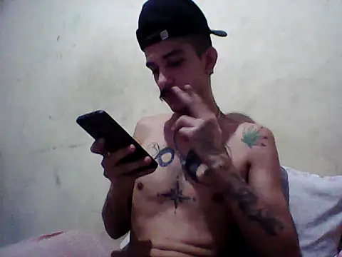 Snapshot of gatobranco001 chatting on March 2025 08:12:01 PM gatobranco001 online show from March 2025 08:12:01 PM