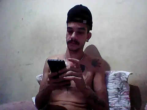 Snapshot of gatobranco001 chatting on March 2025 08:42:02 PM gatobranco001 online show from March 2025 08:42:02 PM