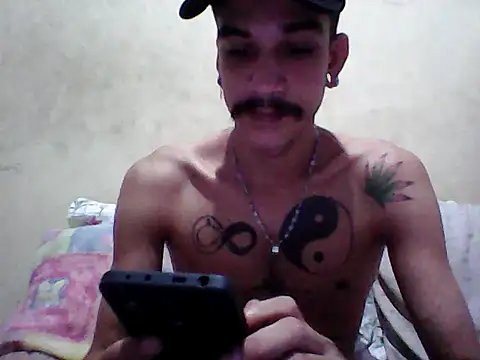 Snapshot of gatobranco001 chatting on March 2025 05:13:01 AM gatobranco001 online show from March 2025 05:13:01 AM