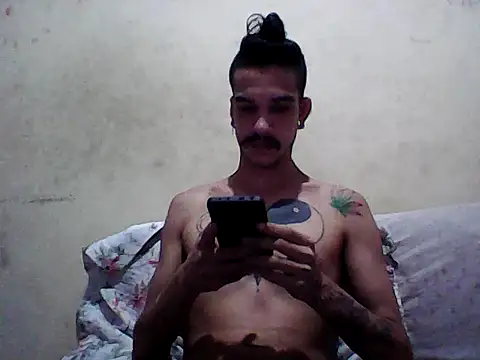 Snapshot of gatobranco001 chatting on March 2025 10:09:02 PM gatobranco001 online show from March 2025 10:09:02 PM