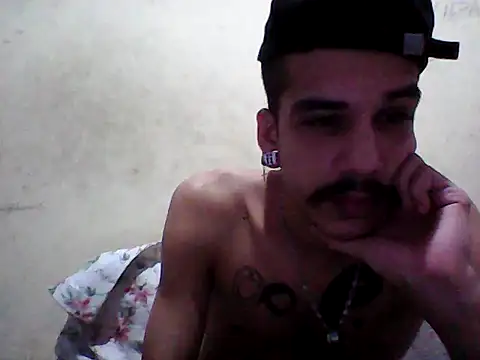 Snapshot of gatobranco001 chatting on March 2025 01:14:01 AM gatobranco001 online show from March 2025 01:14:01 AM