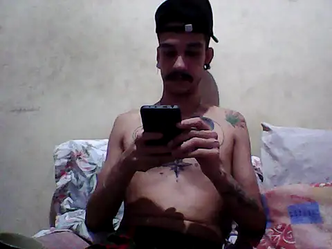 Snapshot of gatobranco001 chatting on March 2025 05:12:02 AM gatobranco001 online show from March 2025 05:12:02 AM