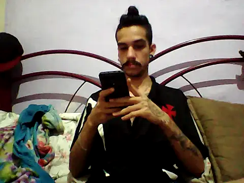 Snapshot of gatobranco001 chatting on March 2025 09:34:02 AM gatobranco001 online show from March 2025 09:34:02 AM