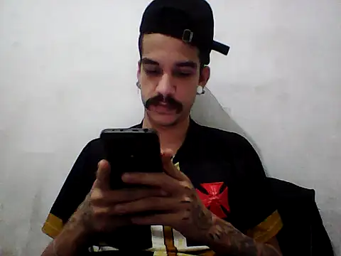 Snapshot of gatobranco001 chatting on May 2026 05:54:02 PM gatobranco001 online show from May 2026 05:54:02 PM