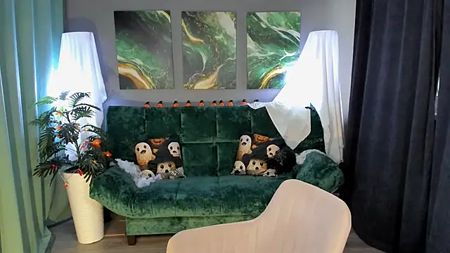 Snapshot of MichelleOrtis chatting on October 2025 12:20:01 PM MichelleOrtis online show from October 2025 12:20:01 PM