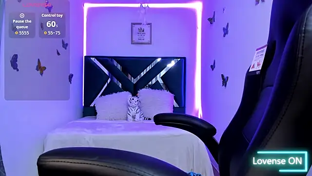 Dana martinezz online show from November 2025 08:09:01 PM