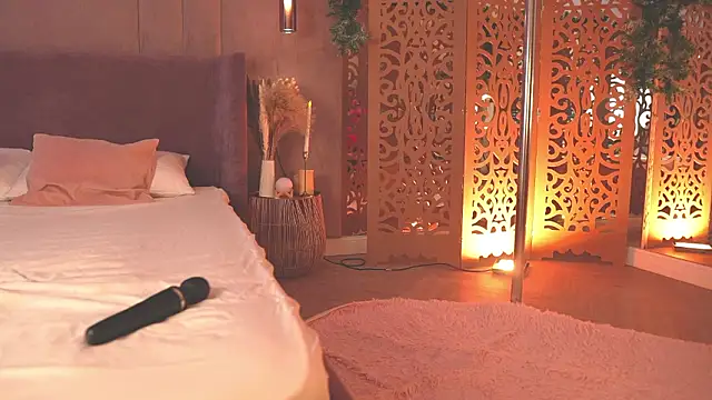 Smiley Mia online show from February 2026 06:40:02 AM