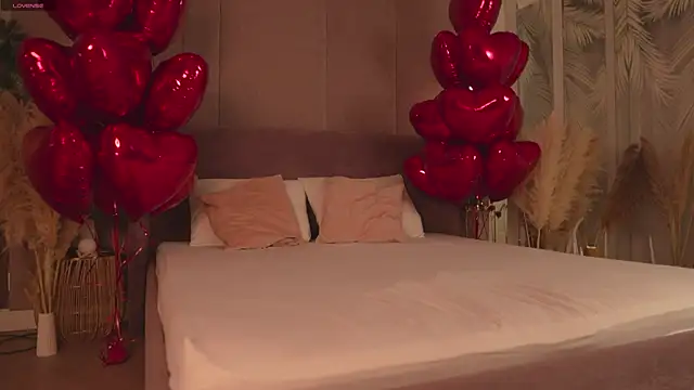 Smiley Mia online show from February 2026 05:04:01 AM