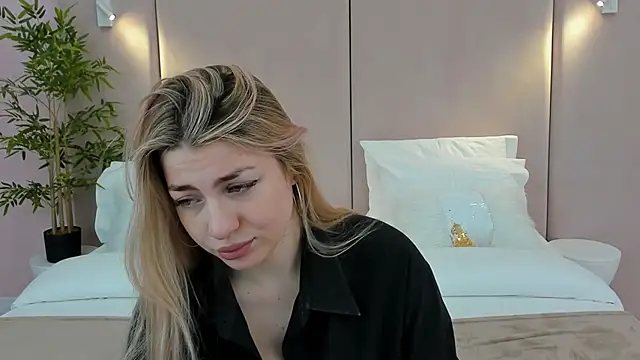 Snapshot of HelenaMorgan chatting on February 2025 03:02:02 AM HelenaMorgan online show from February 2025 03:02:02 AM