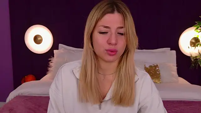 Snapshot of HelenaMorgan chatting on October 2025 03:07:02 AM HelenaMorgan online show from October 2025 03:07:02 AM