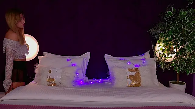 Snapshot of HelenaMorgan chatting on December 2025 03:03:01 AM HelenaMorgan online show from December 2025 03:03:01 AM