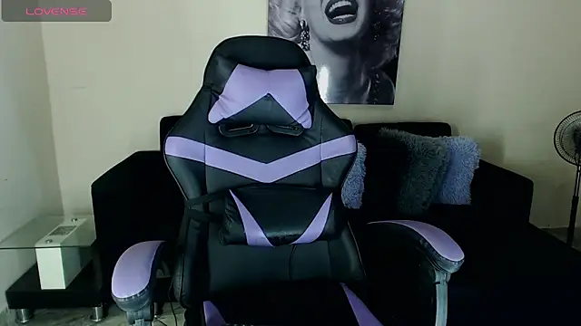 Realbadbxtch online show from December 2024 10:37:01 PM