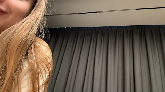 Snapshot of elisa_moon chatting on December 2024 07:45:02 AM elisa moon online show from December 2024 07:45:02 AM