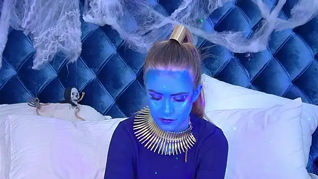 MilanaBalmain online show from October 2025 05:04:01 PM