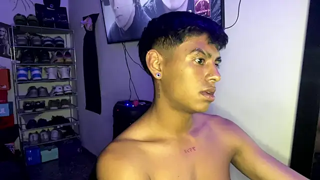 Snapshot of _Billowy_ chatting on November 2025 04:33:02 AM Billowy online show from November 2025 04:33:02 AM