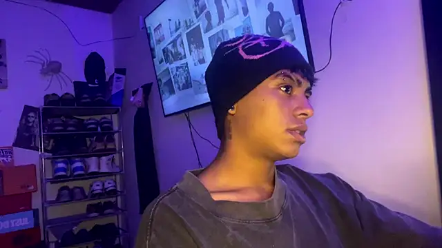 Snapshot of _Billowy_ chatting on December 2025 06:00:01 AM Billowy online show from December 2025 06:00:01 AM