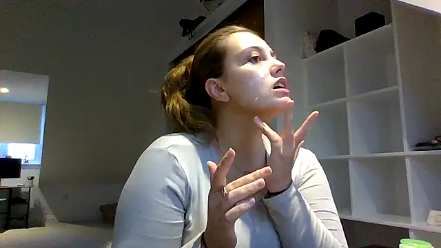 Krystal Tx online show from October 2025 04:02:02 PM