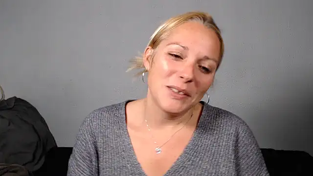 Doucelouve9 online show from November 2025 05:23:02 PM