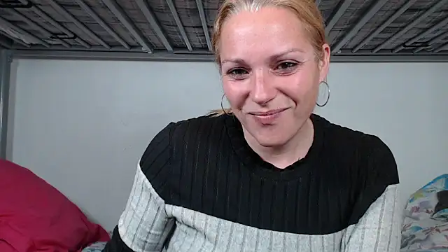 Doucelouve9 online show from February 2026 05:19:02 PM