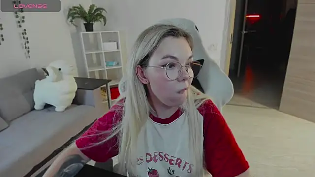 whoa-hoa-hoa-hoa-hoa online show from December 2025 05:41:01 PM