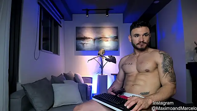 Maximo Marcelo online show from March 2025 02:03:01 AM